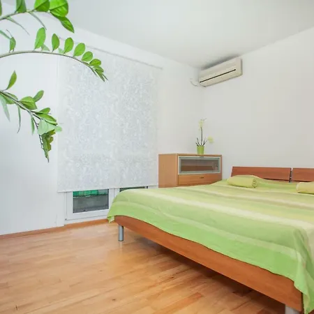 Nina , Bacvice Split